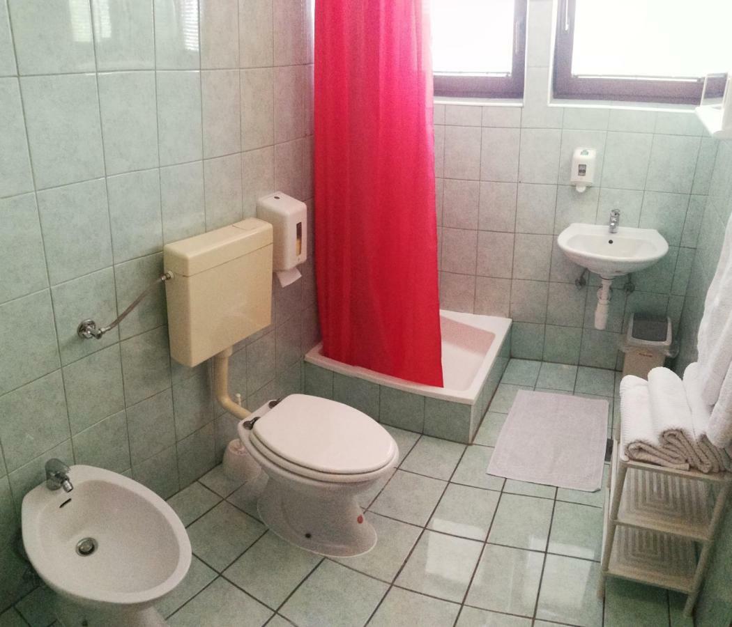 Kavana I Sobe Monika Hotel Grabrovnik Exterior foto